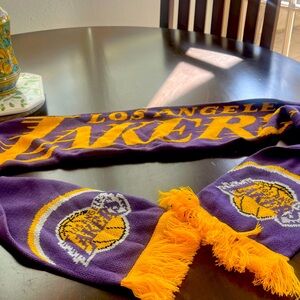 Gender neutral LA Lakers scarf